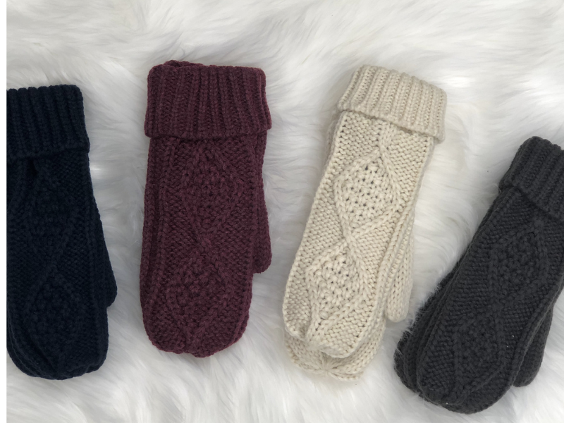 Cable knit mittens