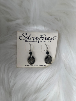 Paw print earrings in silver color