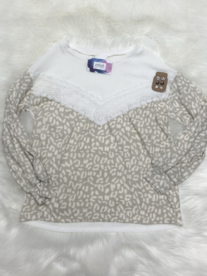 Waffle top with crochet lace and leopard