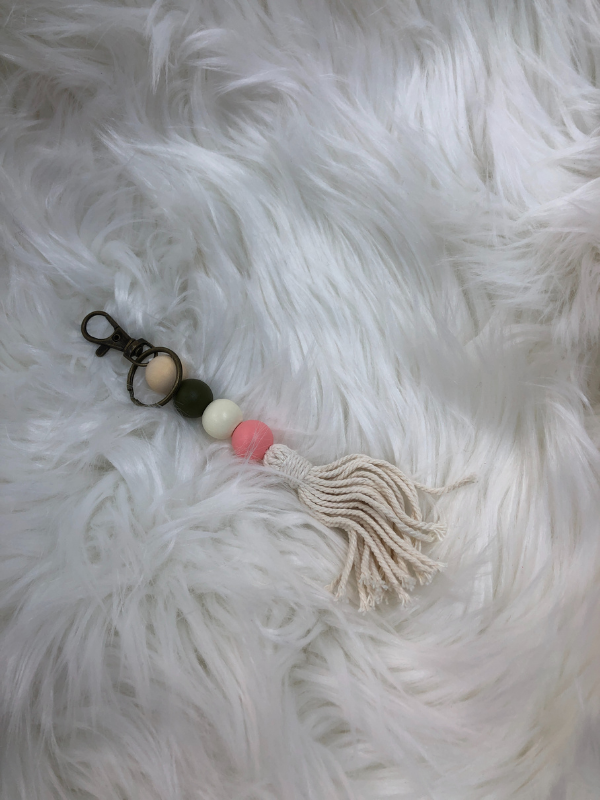 Cream & leopard beaded keychain