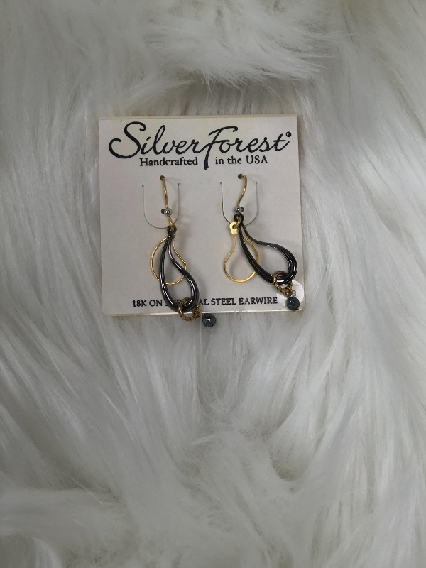 Black & gold dangled earrings