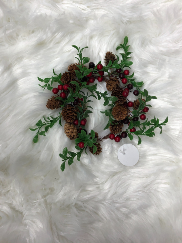 Pine and berries candle ring