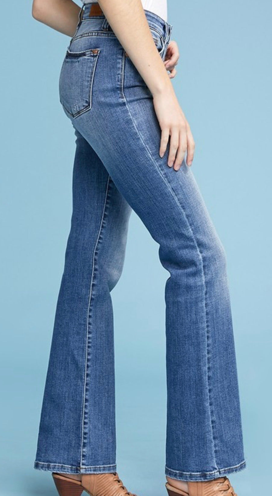 Judy Blue Jaylan Mid Rise Non Distressed Bootcut Denim - Light